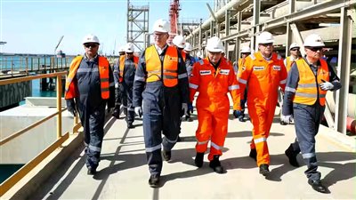 وزير البترول يتفقد محطة «سونكر» للصب السائل بميناء السخنة