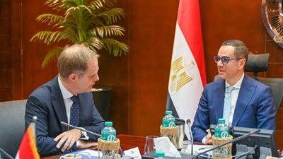 وزير الاستثمار يلتقي السفير البريطاني بالقاهرة لبحث سبل تعزيز التعاون الاقتصادي