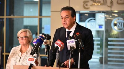 وزيرا صحة مصر وفرنسا يتفقدان معهد ناصر ومستشفى 57357 