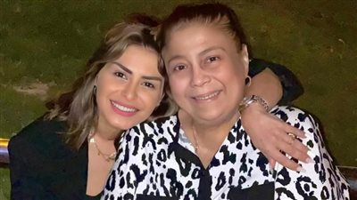 منة فضالي تشارك جمهورها بحالة والدتها الصحية الغامضة وتطلب مساعدتهم: ممكن حد يقولي ده إيه؟!