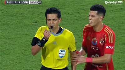 طاقم تحكيم هولندي بقيادة ماكلي يدير مباراة بيراميدز والأهلي