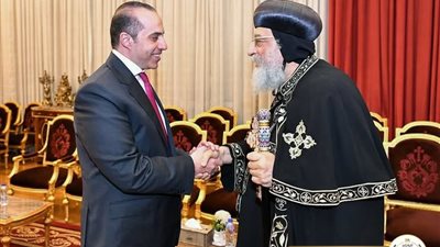 وزير الشئون النيابية يهنئ البابا تواضروس الثاني بمناسبة عيد القيامة المجيد 