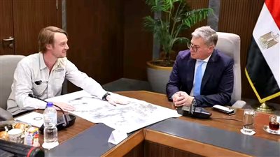 وزير البترول يؤكد أهمية التعاون الوثيق مع الشركة بتحديد المناطق التي سيكون لها الأولوية للاستثمار بالتعدين