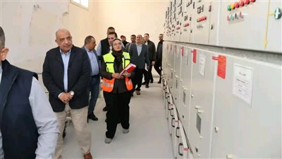 وزير الكهرباء يتفقد محطات محولات رشيد.. وملتزمون بجداول إنهاء الأعمال