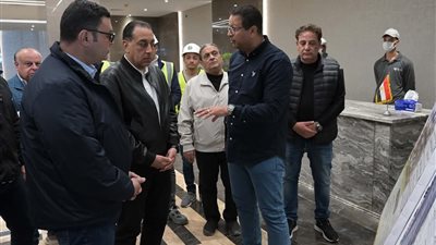 رئيس الوزراء يتفقد مشروع أبراج 