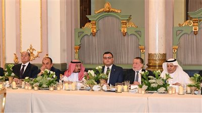 وزير الإسكان يشارك بجلسة حوارية لوفد الغرف التجارية ومجلس الأعمال السعودي (صور)