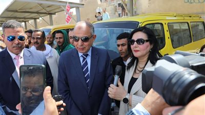 محافظ المنيا: لم نتلق أى شكاوى بعد زيادة تعريفة الركوب والجولات الرقابية مستمرة