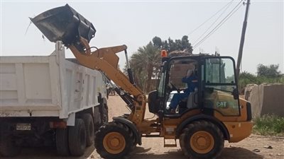 بالصور.. رفع 60 طن من الأتربة والمخلفات الصلبة بمركز الزينية بالأقصر
