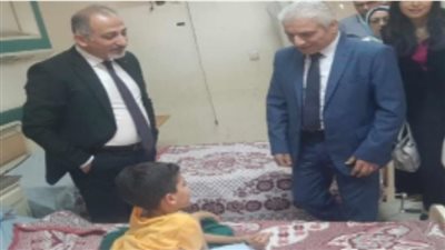 مندوب فلسطين بالجامعة العربية يزور جرحى حرب غزة في مستشفى الساحل