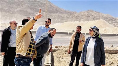 بالصور.. تنفيذ طريق جديد لربط مدينة السويس الجديدة بطريق 