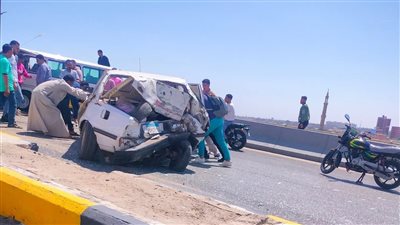 إصابة 6 أشخاص بجروح خطيرة في حادث تصادم سيارتين بالمنيا 