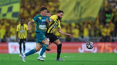 بنزيما يسابق الزمن للحاق بمواجهة الفتح في الدوري السعودي