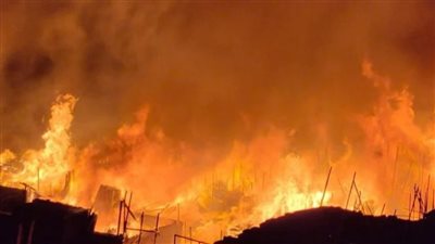 بالصور.. تطورات حريق نشب بعدد من مخازن الأخشاب في الشرابية 