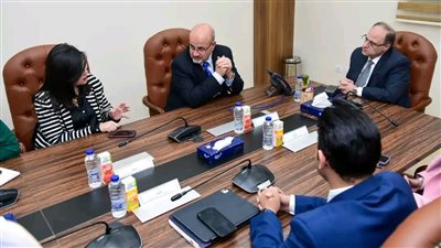 رئيس هيئة الدواء يناقش مع ممثلي منظمة الصحة العالمية إجراءات دعم قطاع الصناعة وتوافر الأدوية 