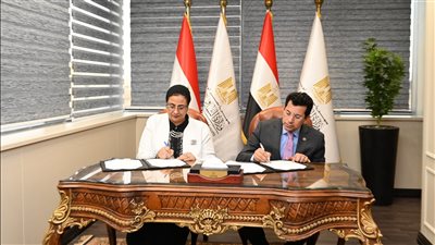 وزير الشباب والرياضة يوقع بروتوكول تعاون مع المجلس القومي للمرأة 
