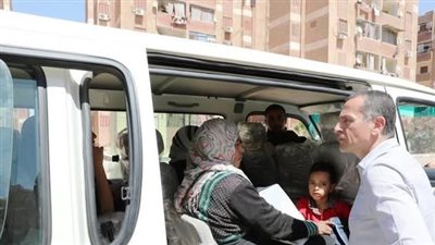 نائب محافظ أسوان يتابع الالتزام بالتعريفة الجديدة بمواقف سيارات السيرفيس