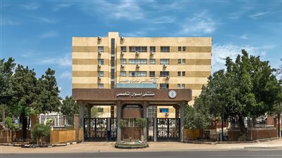 خروج مصابى حادث ميكروباص أسوان.. وحالتين يتابعهم المحافظ