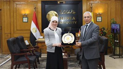 رئيس الجامعة يستقبل نهال الشقنقيري 