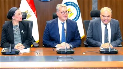 وزراء البترول والبيئة والطيران يبحثون التعاون بمشروع إنتاج وقود الطائرات المستدام