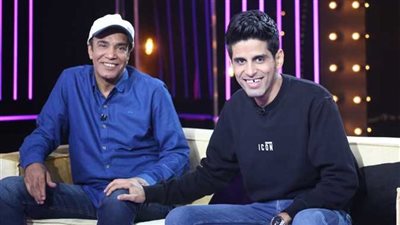 انهيار حمدي الميرغني بعد دفن جثمان خاله الفنان سليمان عيد.. ونجوم الفن يودعونه 