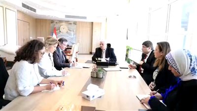 وزير التعليم العالي يبحث مستجدات تدشين مركز التوظيف الفرانكفون بجامعة القاهرة