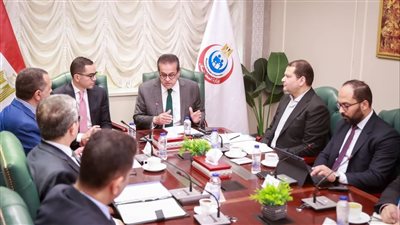 وزير الصحة يبحث مع وزير الاستثمار وضع آليات وحلول لتخفيف الأعباء المالية 