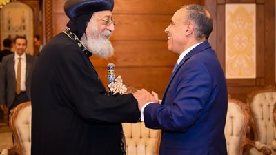 بمناسبة عيد القيامة.. وزير الخارجية يهنئ البابا تواضروس الثاني 