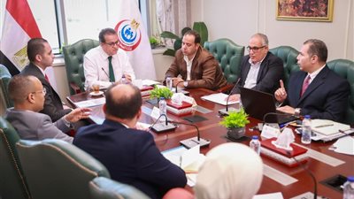وزير الصحة يبحث مع رئيس هيئة الشراء الموحد إنشاء مراكز تدريب لتصنيع اللقاحات بإفريقيا