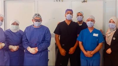 إجراء جراحة دقيقة في المخ باستخدام التخدير الموضعي بمستشفي برج العرب 