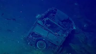 سيارة غامضة داخل حاملة طائرات أمريكية غارقة منذ الحرب العالمية الثانية