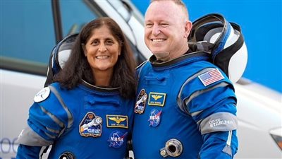 يبلغ من العمر 70 عامًا.. ماذا فعل الفضاء بأكبر علماء وكالة ناسا؟