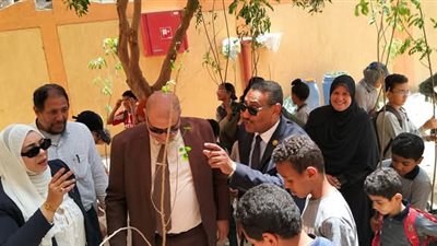 وكيل تعليم قنا يشهد تدشين مبادرة زرع 500 شجرة بالمدارس