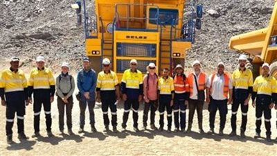 وفد باريك جولد العالمية يجري زيارة لمواقع التعدين بالصحراء الشرقية