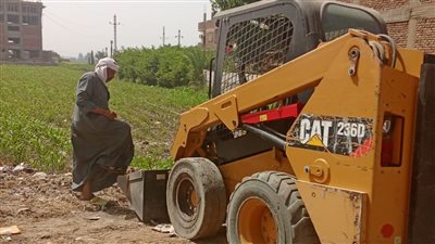 رفع 50 طن من التراكمات والأتربة خلال حملة نظافة شمال الأقصر (صور)