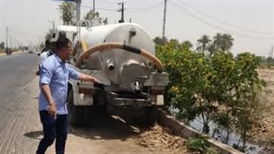 إحالة عامل للتحقيق لقيامه بتفريغ محتويات الصرف في رى الأشجار بالأقصر