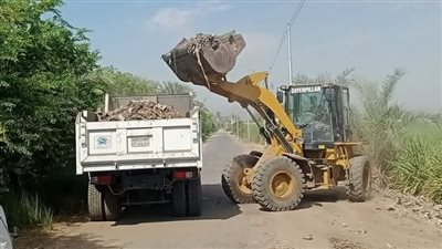 رفع 20 طن من التراكمات والأتربة في حملة نظافة غرب الأقصر
