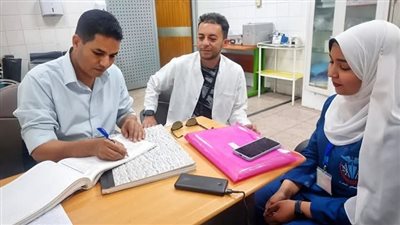 «وكيل الصحة» يتفقد سير العملية الطبية بالحجر الصحي بمطار الأقصر الدولي