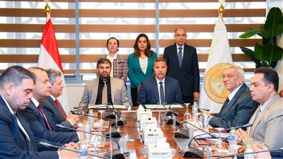 محافظ المنيا ووزيري التنمية المحليةوالبيئة يشهدان توقيع عقد تشغيل مصنع تدوير المخلفات 