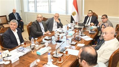 وزير الإسكان: تقديم كل الدعم لشركات المقاولات الوطنية لتنفيذ المشروعات بالمواعيد المحددة