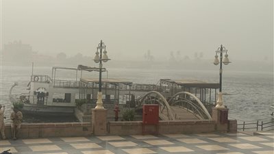 إيقاف معدية الأهالي النهرية بالبر الغربي لسوء الأحوال الجوية بالأقصر