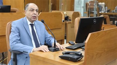 محافظ المنيا يتابع تطورات العاصفة الترابية بمركز السيطرة