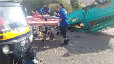 إصابة 7 أشخاص بجروح خطيرة في انقلاب سيارة أجرة بالمنيا 