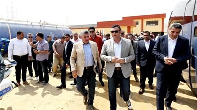 وزير الإسكان ومحافظ السويس يتفقدان مشروع رافع مياه السخنة 