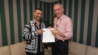 أحمد سعد يتعاقد مع روتانا بحضور سالم الهندى وأسامة رشدى