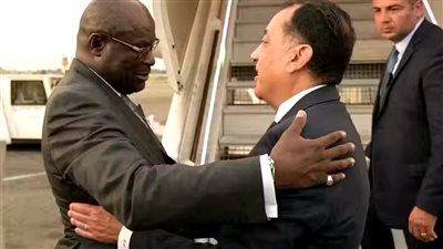 رئيس الوزراء يغادر الجابون بعد مشاركته بحفل تنصيب رئيسها بريس نجيما