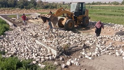 «مدينة أرمنت» تشن حملة لإزالة واسترداد أراضي أملاك الدولة بالأقصر (صور)