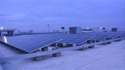 محطة الطاقة الشمسية بمطار القاهرة الدولي خطوة عملية للحد من الانبعاثات الضارة وخلق بيئة نظيفة 