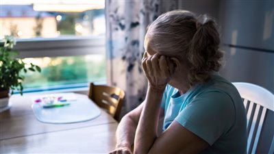 ما الفرق بين النسيان ومرض التدهور المعرفي؟