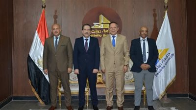 رئيس جامعة المنصورة يشهد ندوة 