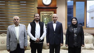 محافظ المنيا يكرم صاحب مبادرة مجتمعية لدعم منظومة النقل فى قرى ديرمواس